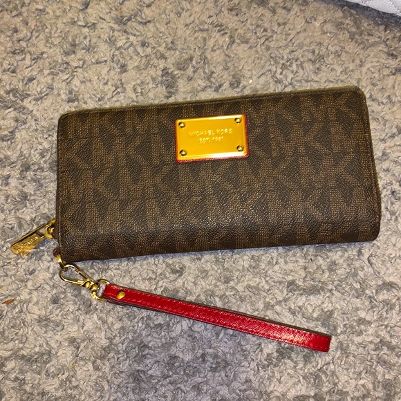 Michael Kors wristlet - Picture 1 of 6
